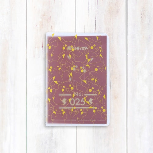 Cubierta de Pasaporte Llena de Pikachu