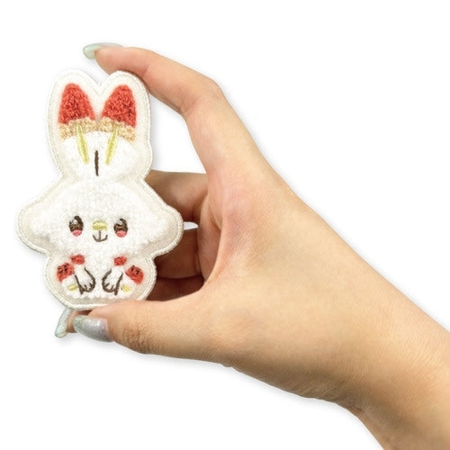 Insígnia Scorbunny, Poképeace - Llavero, insignia, pins