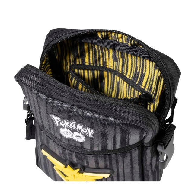 Bolso cruzado Team Instinct de Pokémon GO.